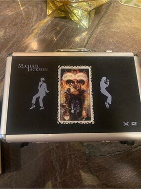 MICHAEL JACKSON  ULTIMATE SUITCASE BOXSET COLLECTION 32 DVD CD MINT !!